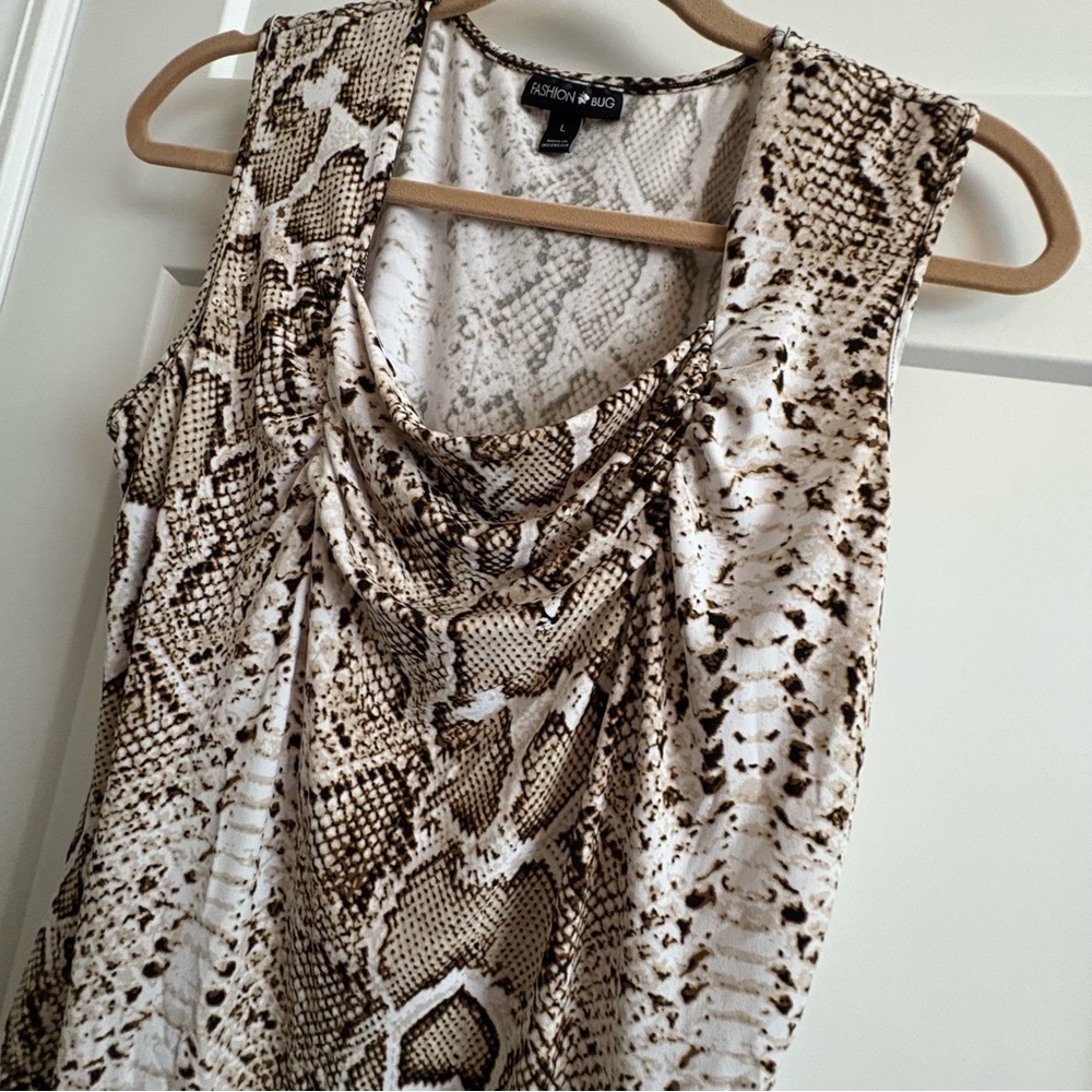 Ladies, fashion bug, large, sleeveless, snake skin, flattering blouse. Layer up - Picture 2 of 6